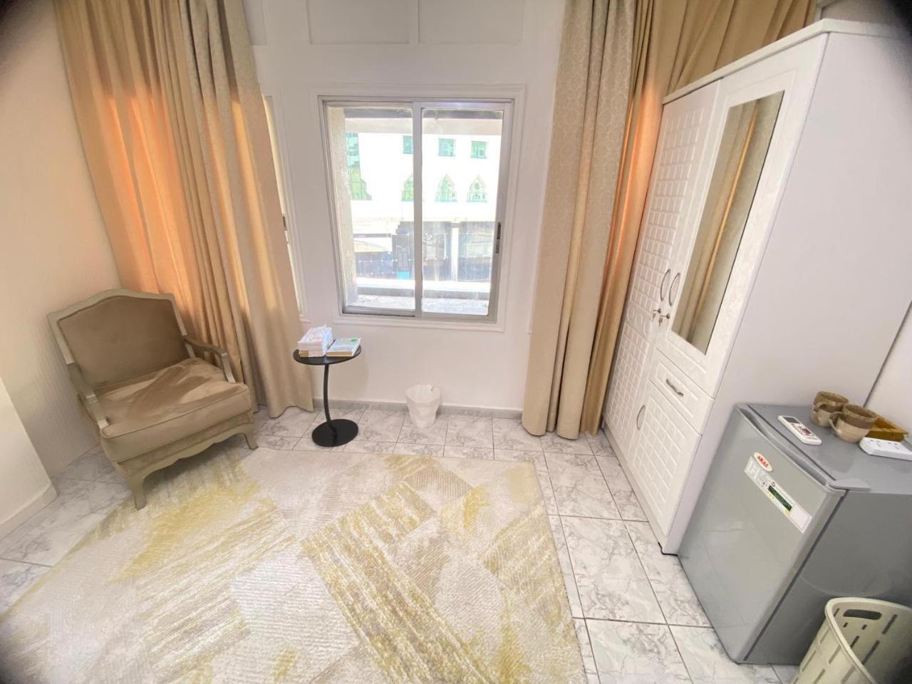 Dinar Hospedagem domiciliar Abu Dhabi